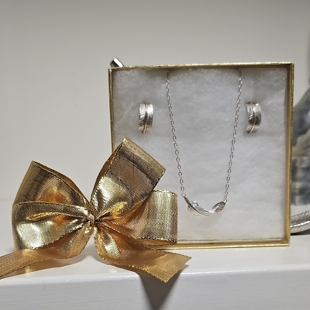 Silver Feather Necklace and earrings - Picture 8 of 9